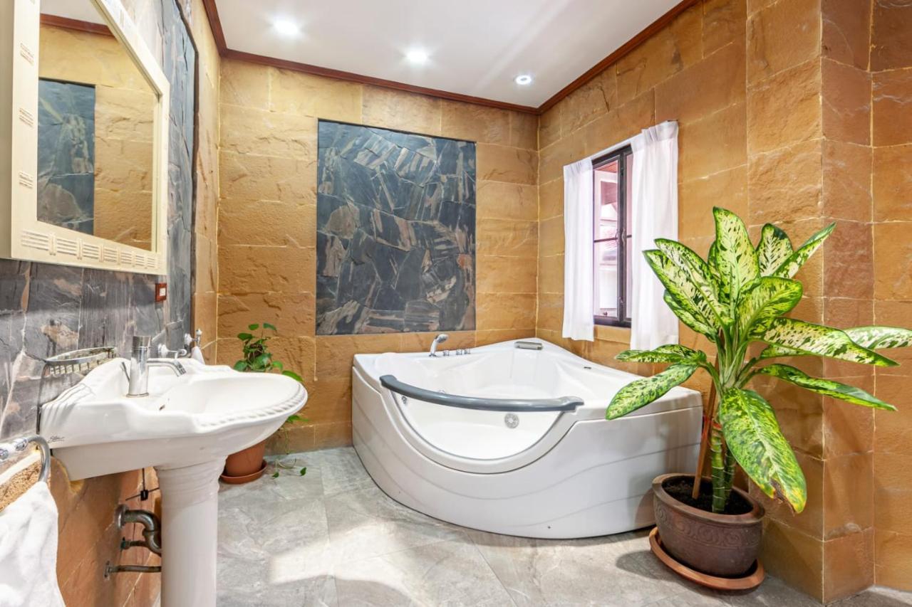 Villa Cologne​ @Nanai Villa Patong Extérieur photo